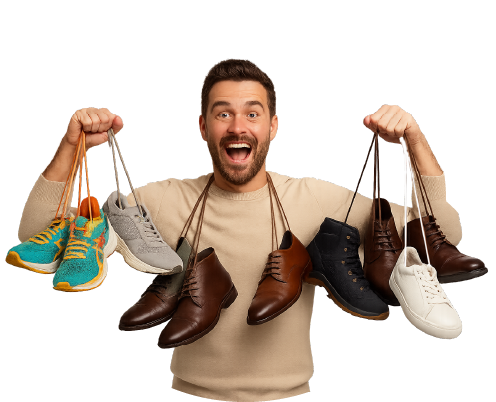 Homme souriant tenant plusieurs paires de chaussures.